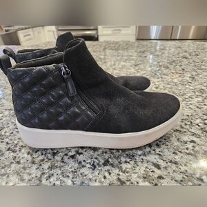 Clarks 9.5 worn once